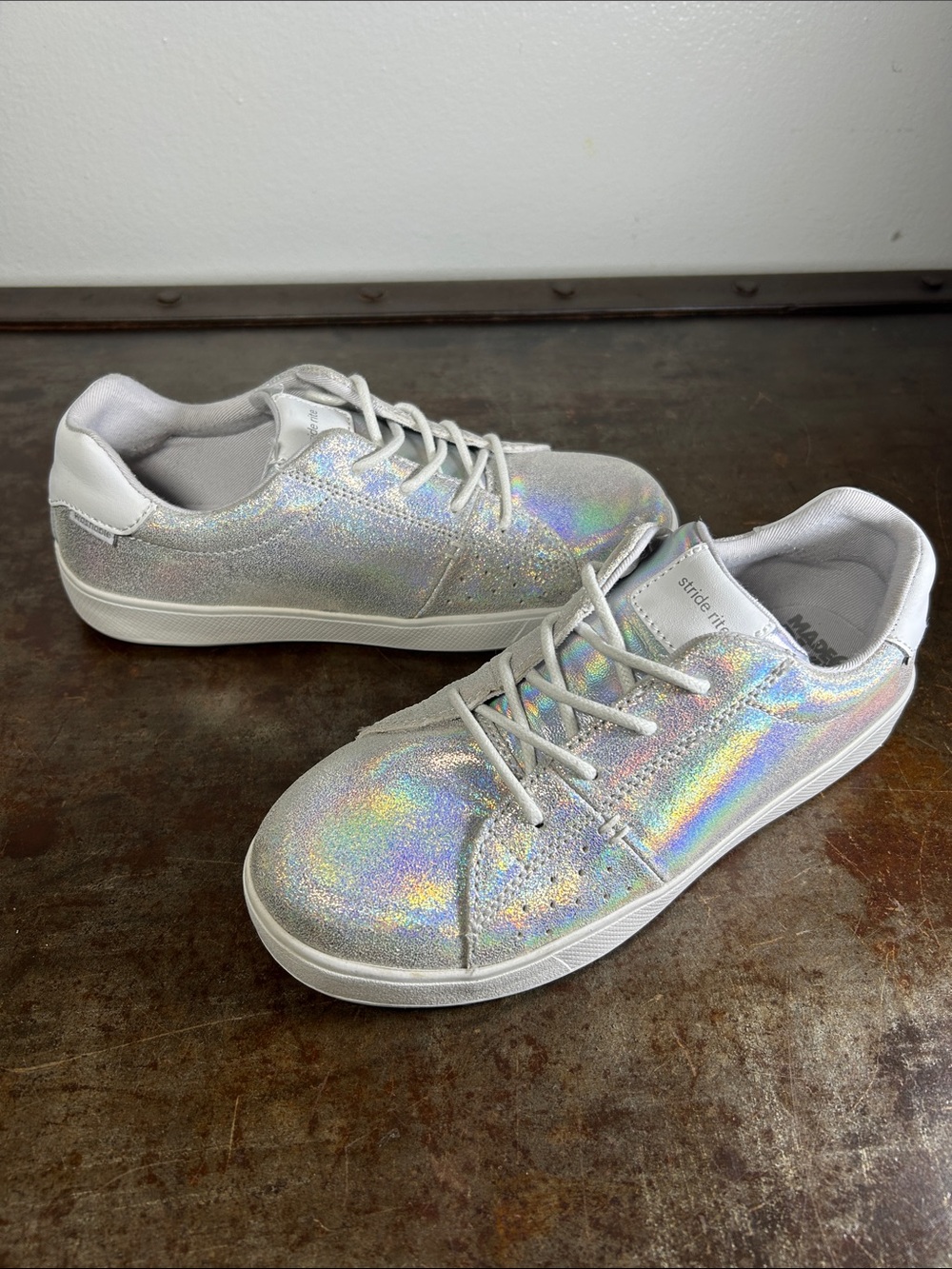 Stride Rite Made 2 Play Iridescent Silver Leather Sneakers Youth Size 3, EUR 36